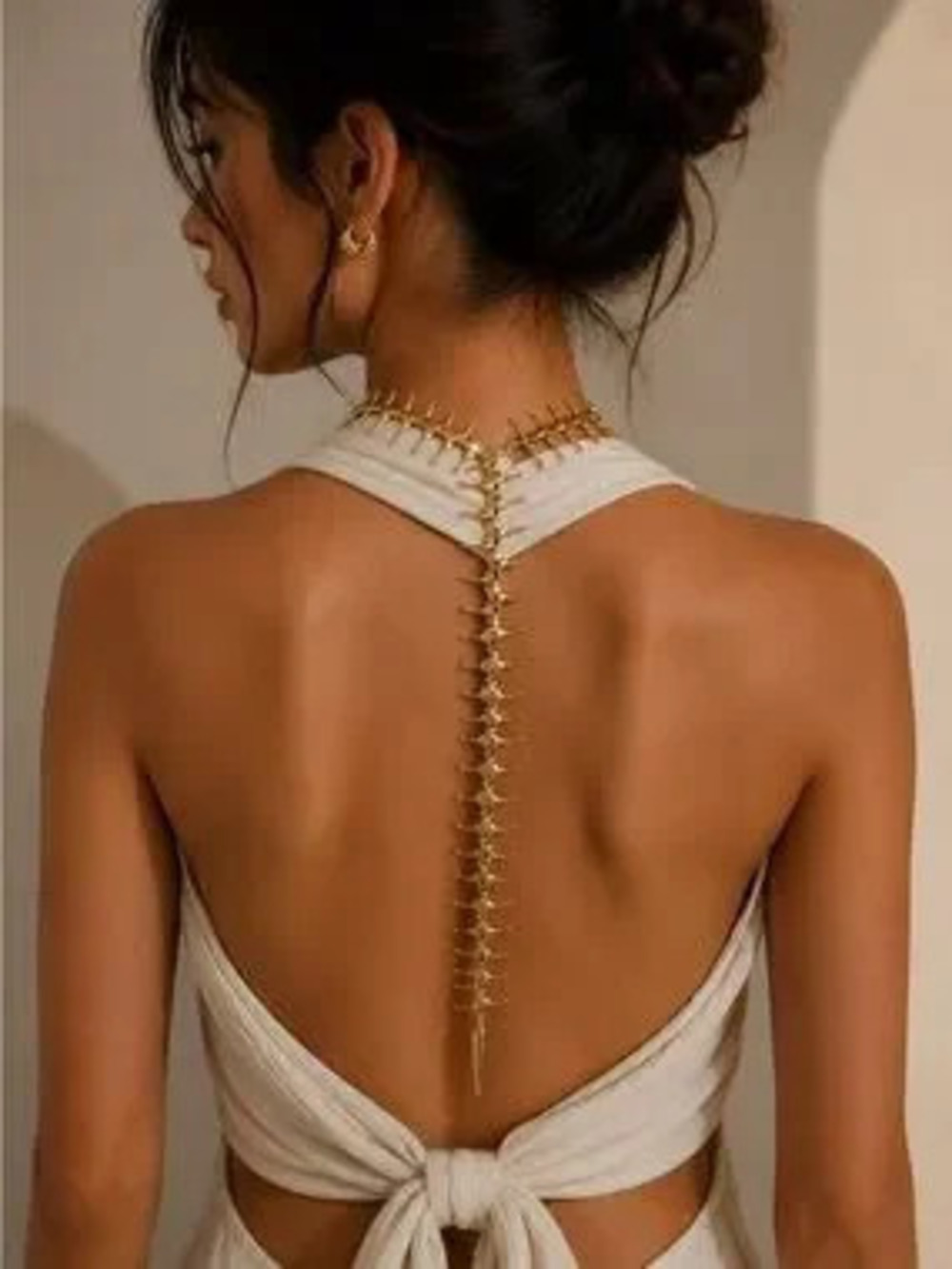 Elegant Gold Spine Back Necklace